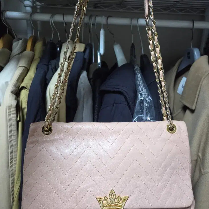 [BUNJANG] J.ESTINA Pink Shoulder Bag with Crown Detail / 제이에스티나 핑크 숄더백 체인백 크라운 장식