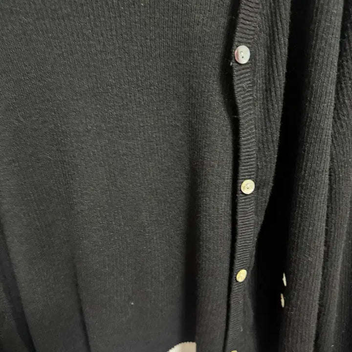 [BUNJANG] Avely V-neck Summer Cardigan / 에이블리 니트 브이넥 썸머 가디건 버튼 포인트 블랙