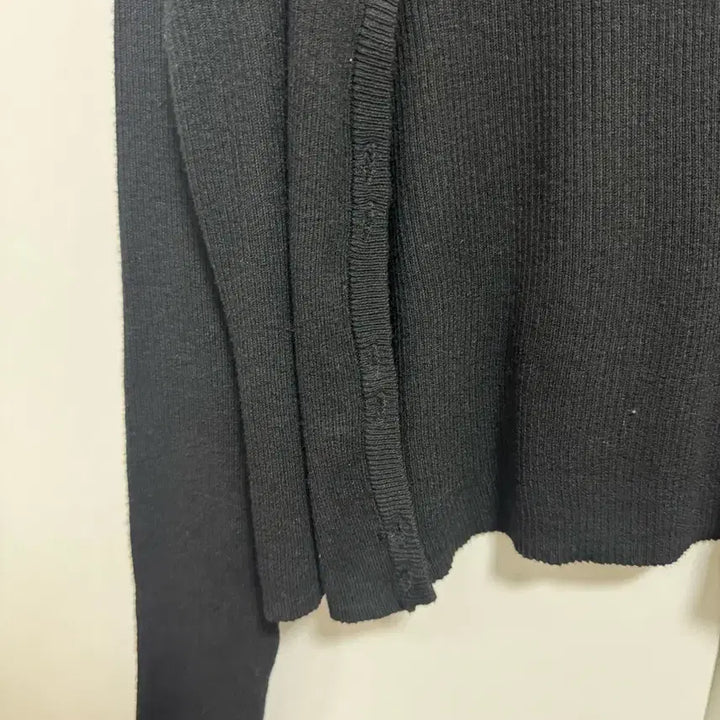 [BUNJANG] Avely V-neck Summer Cardigan / 에이블리 니트 브이넥 썸머 가디건 버튼 포인트 블랙