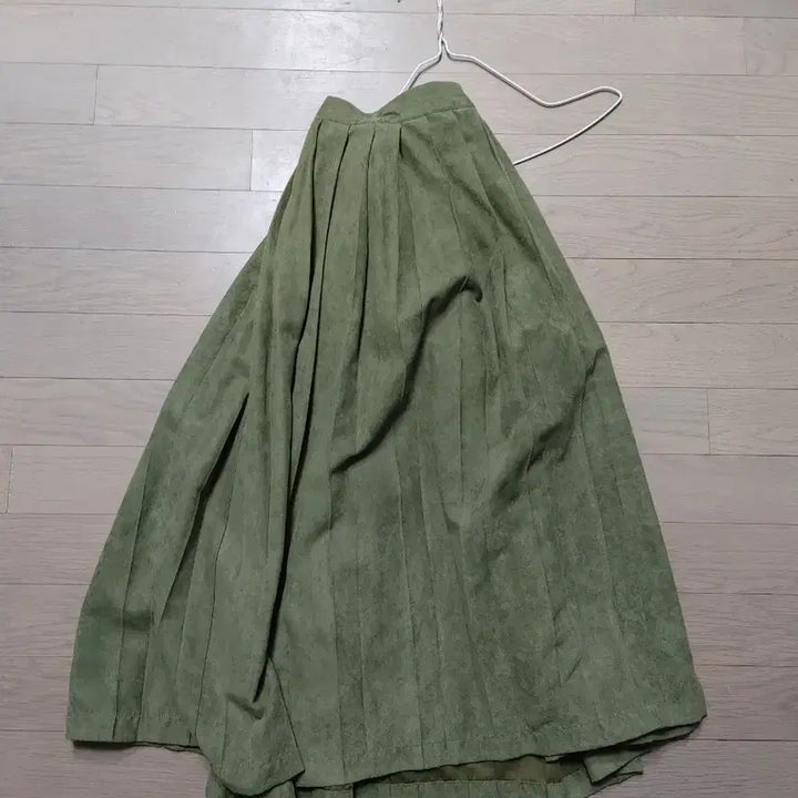 [BUNJANG] H:CONNECT Khaki Pleated Long Skirt KR 28 / H:CONNECT 카키 플리츠 롱 스커트 KR 28