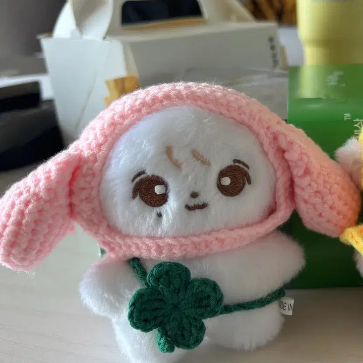 [BUNJANG] Seventeen Jeonghan 10cm Doll (Pink Hat & Knit Hat Included) / 정한 인형 퐁하니 10cm 양도 (핑크 모자&뜨개모자 포함)