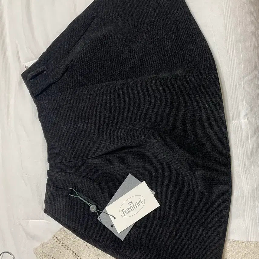 [BUNJANG] The Barnet Black Corduroy Mini Skirt / 더바넷 블랙 코듀로이 미니스커트 새것