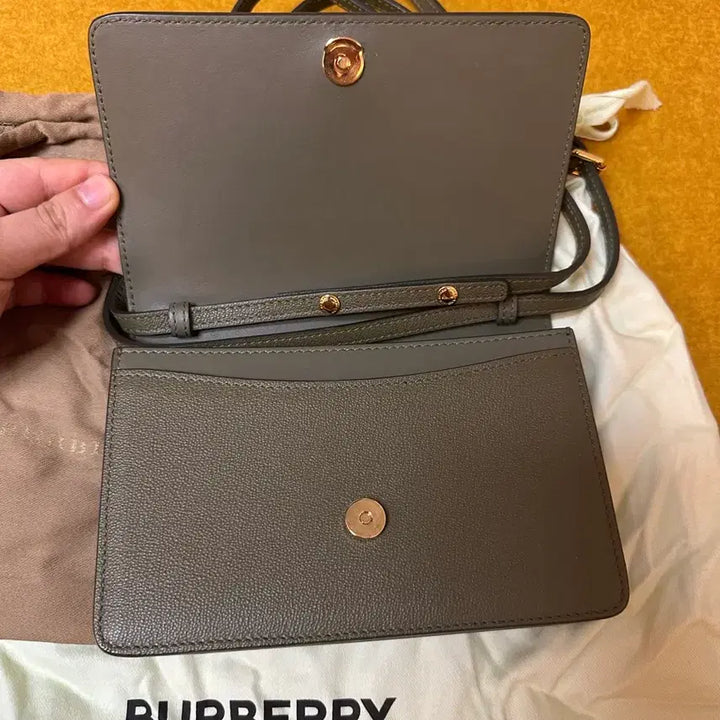 [BUNJANG] Burberry Olive Green Crossbody Bag / 버버리 올리브 그린 크로스백