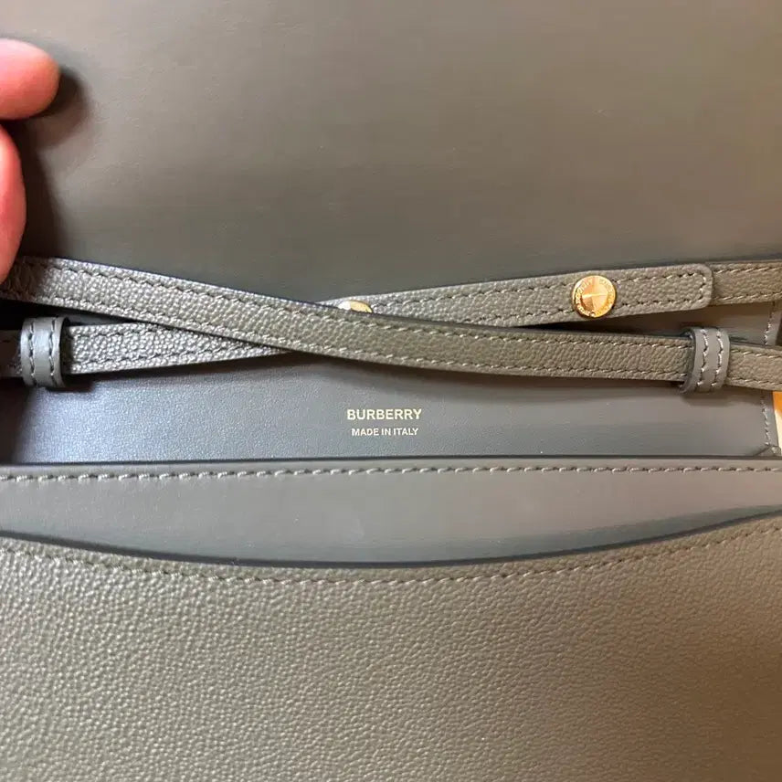 [BUNJANG] Burberry Olive Green Crossbody Bag / 버버리 올리브 그린 크로스백