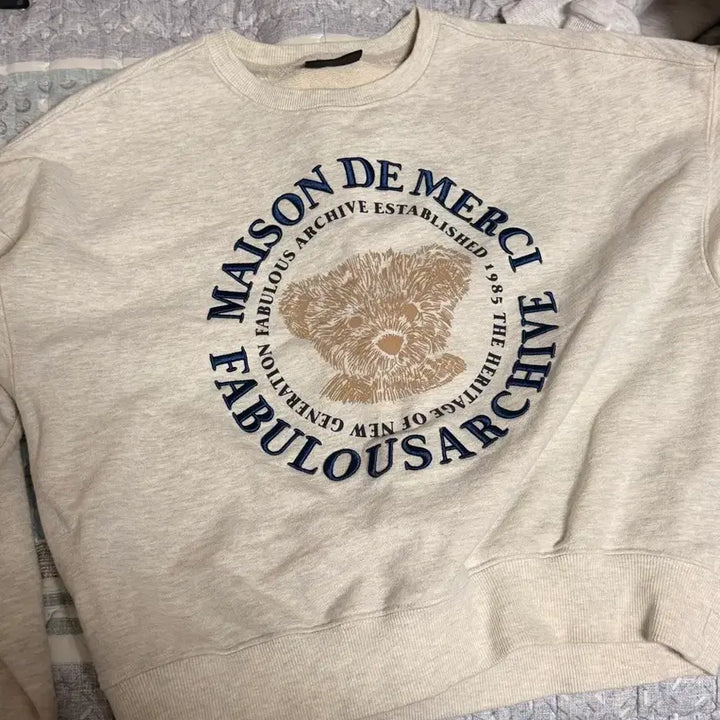 [BUNJANG] FCB Bear Friends Embroidered Crop Sweatshirt - Ash Gray / 우먼즈 크롭 베어프렌즈 엠보자수 맨투맨 애쉬그레이(FCB3TS355W)