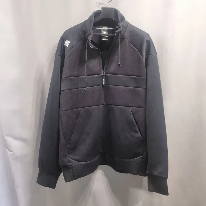 [BUNJANG] Descente Black Half-Zip Hoodie / 데상트 블랙 하프집업 후드티