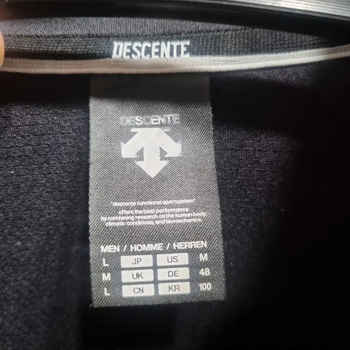 [BUNJANG] Descente Black Half-Zip Hoodie / 데상트 블랙 하프집업 후드티