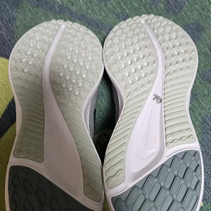 [BUNJANG] Nike Quest 5 Running Shoes (280cm) / 나이키 러닝화 퀘스트 5 .280cm