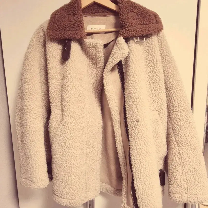 [BUNJANG] Atcorner Beige Mouton Jacket / 엣코너 베이지 무스탕