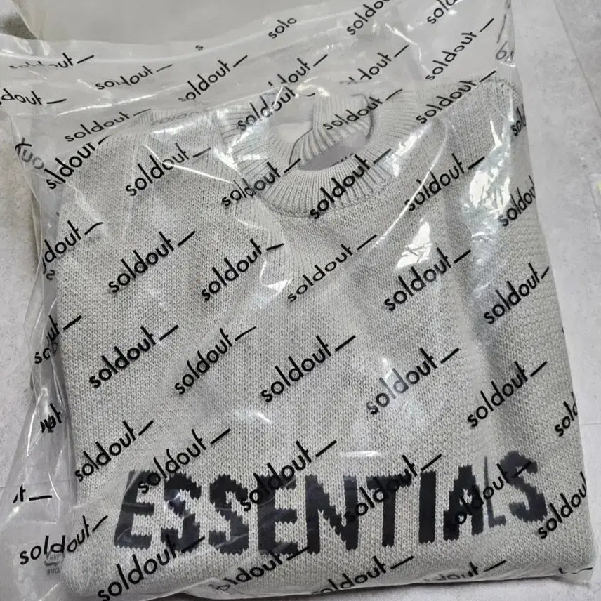 [BUNJANG] S M Essential Knit Pullover Sweater - Concrete / S M ) 에센셜 니트 풀오버 스웨터 콘크리트 - 에센스 한정