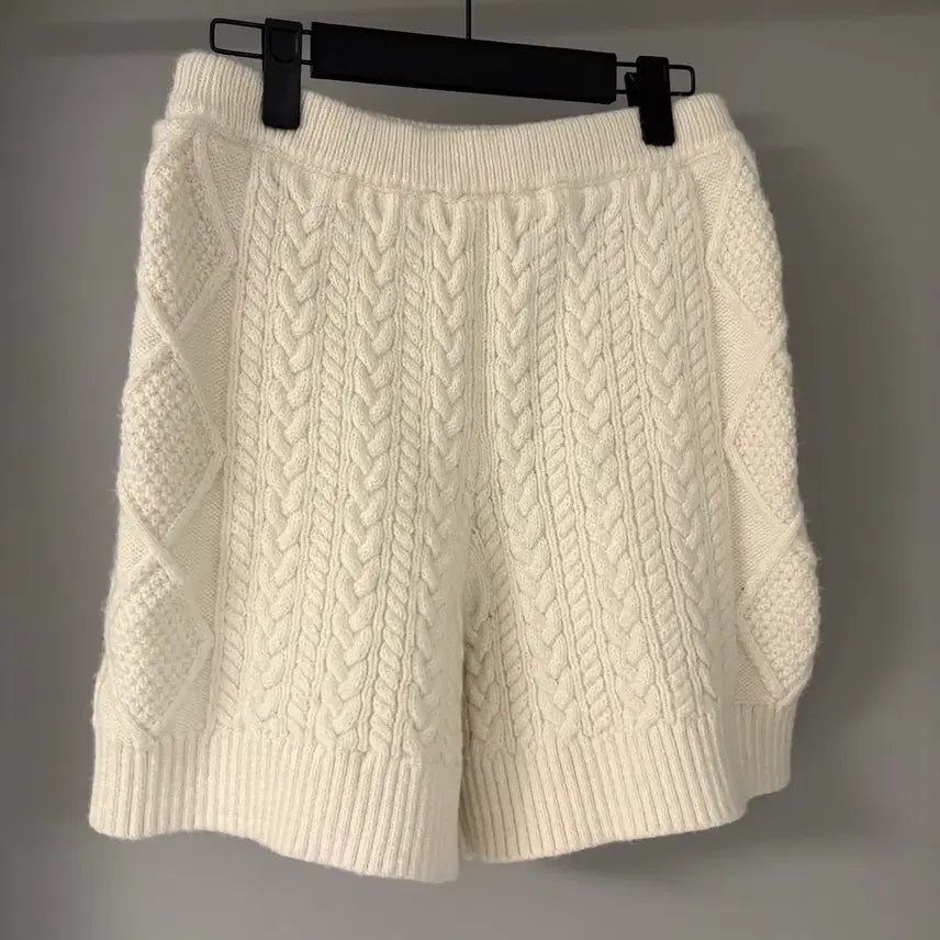 [BUNJANG] Ivory Cable Knit Shorts / 아이보리 꽈배기 니트 반바지