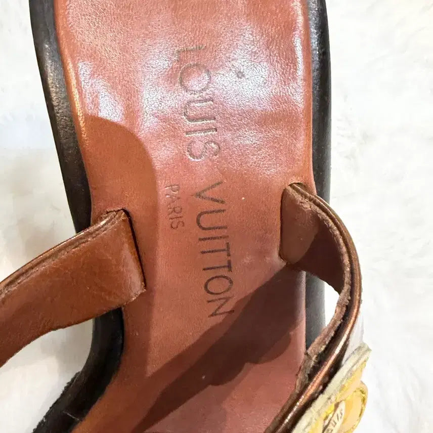 [BUNJANG] Louis Vuitton Flower Embellished Brown Sandals / 루이비통 플라워 장식 브라운 샌들