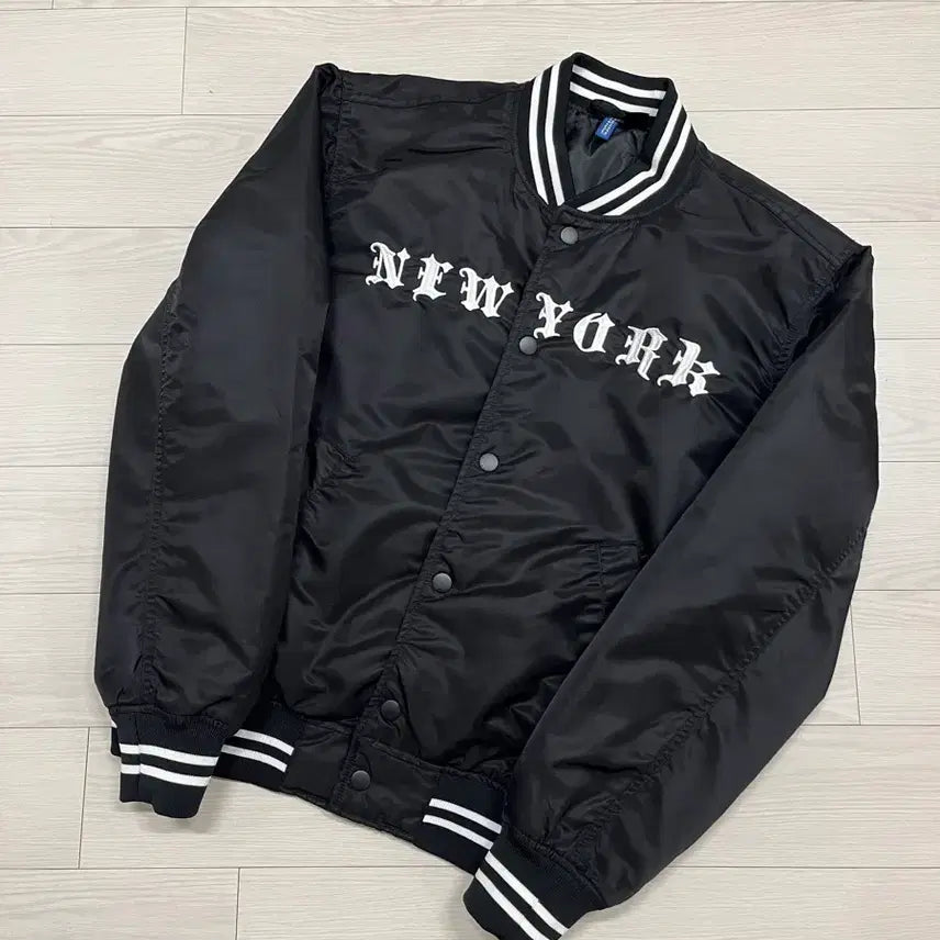 [BUNJANG] H&M Embroidered Stadium Bomber Jacket (M) / (땡처리)H&M 자수 스타디움 (M)95-100