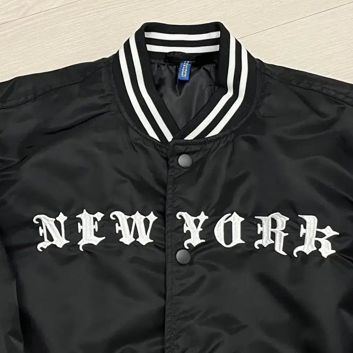 [BUNJANG] H&M Embroidered Stadium Bomber Jacket (M) / (땡처리)H&M 자수 스타디움 (M)95-100