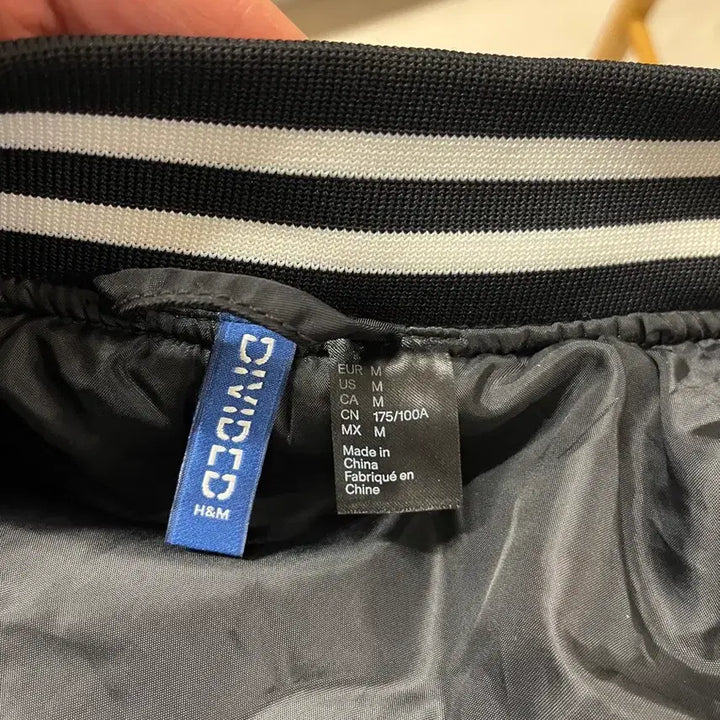 [BUNJANG] H&M Embroidered Stadium Bomber Jacket (M) / (땡처리)H&M 자수 스타디움 (M)95-100