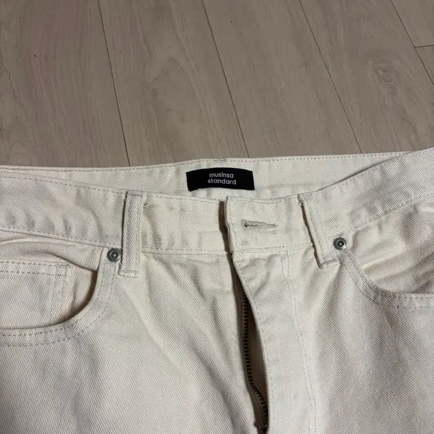 [SOLD OUT] 무신사 스트레이트 데님 팬츠 (크림)