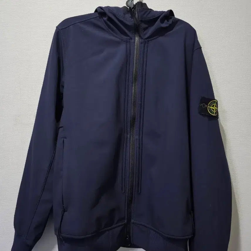 [BUNJANG] Stone Island Soft Shell Hooded Jacket (Size 90/S) / 정품 22SS 스톤아일랜드 소프트 쉘 후드 자켓 90/S