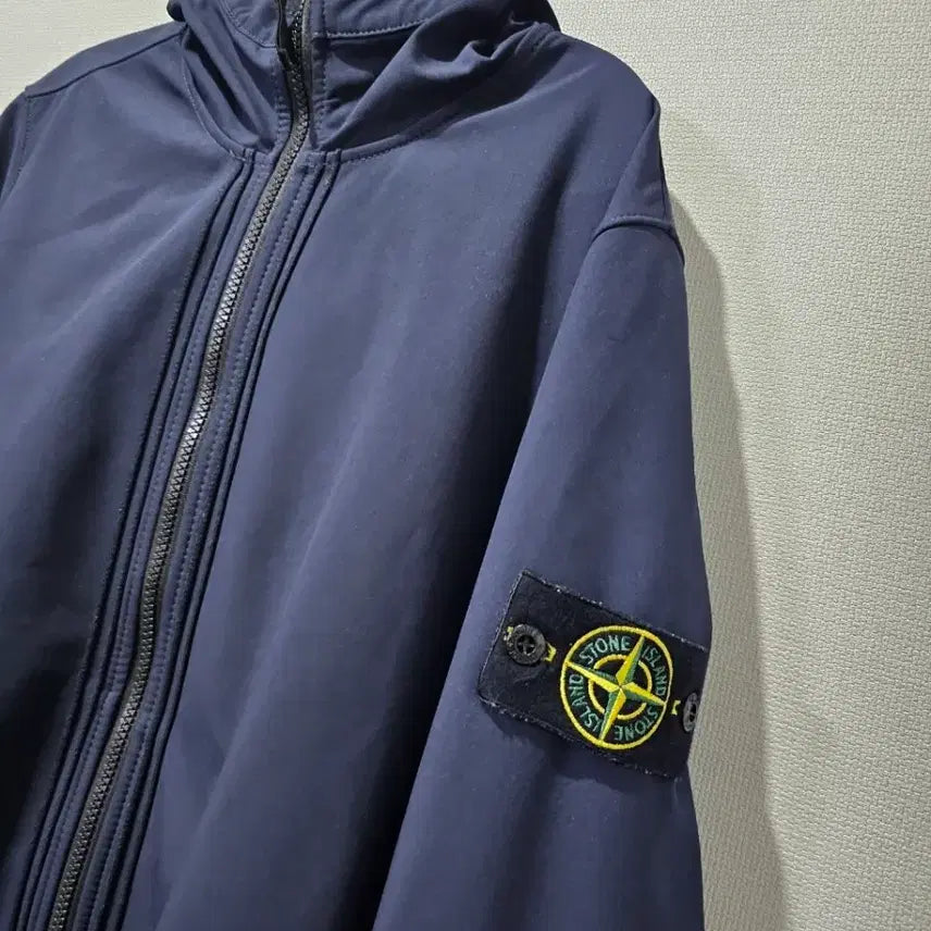[BUNJANG] Stone Island Soft Shell Hooded Jacket (Size 90/S) / 정품 22SS 스톤아일랜드 소프트 쉘 후드 자켓 90/S