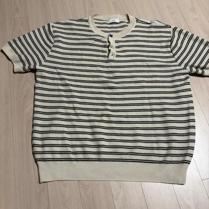 [BUNJANG] Striped Henley Knit Top / 스트라이프 반팔 니트