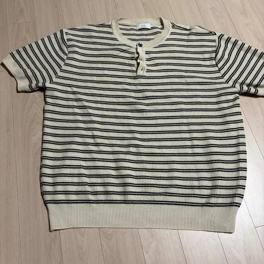 [BUNJANG] Striped Henley Knit Top / 스트라이프 반팔 니트