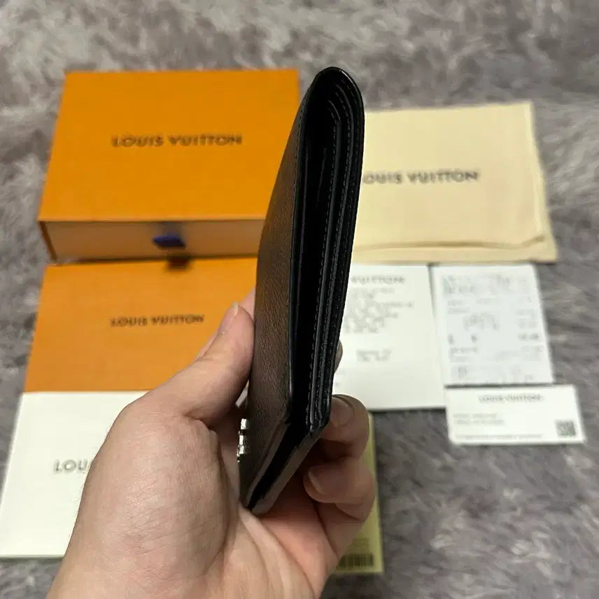 [BUNJANG] Louis Vuitton Taiga Silver Multiple Wallet / [풀구성] 루이비통 타이가 은장 멀티플 월릿 반지갑 블랙