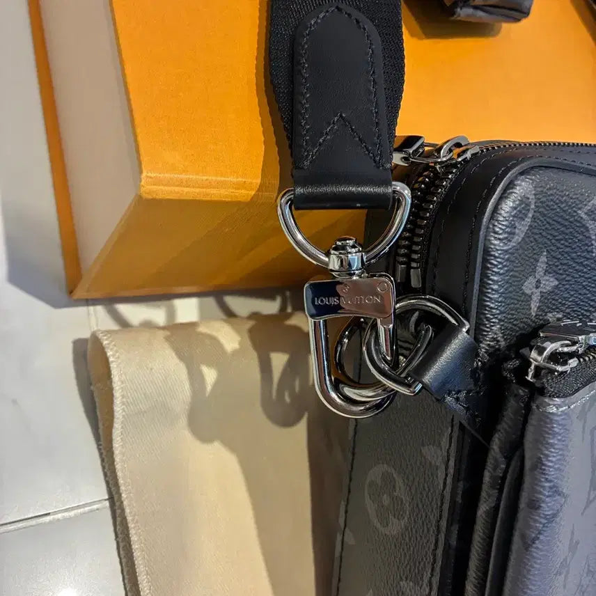 [BUNJANG] Louis Vuitton Eclipse Trio Messenger Bag / 루이비통 이클립스 트리오 메신저백