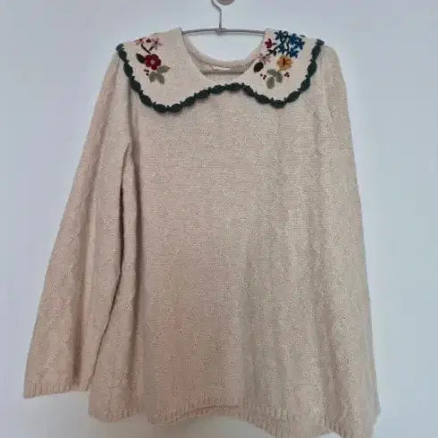 [BUNJANG] Floral Embroidered Collar Knit Top / 플라워 자수 카라 니트 아이보리 77