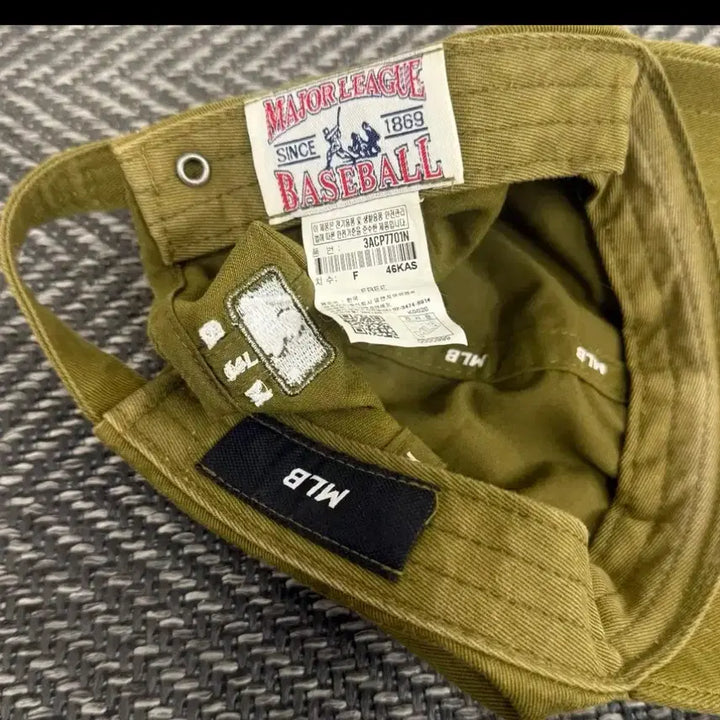 [SOLD OUT] Mlb 디트로이트 카키색 D 로고 볼캡 모자