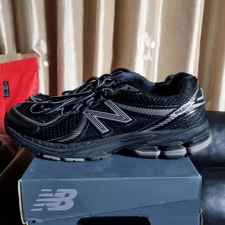 [BUNJANG] New Balance 860v2 Black Grey 275 / 뉴발란스 860v2 블랙 그레이 275