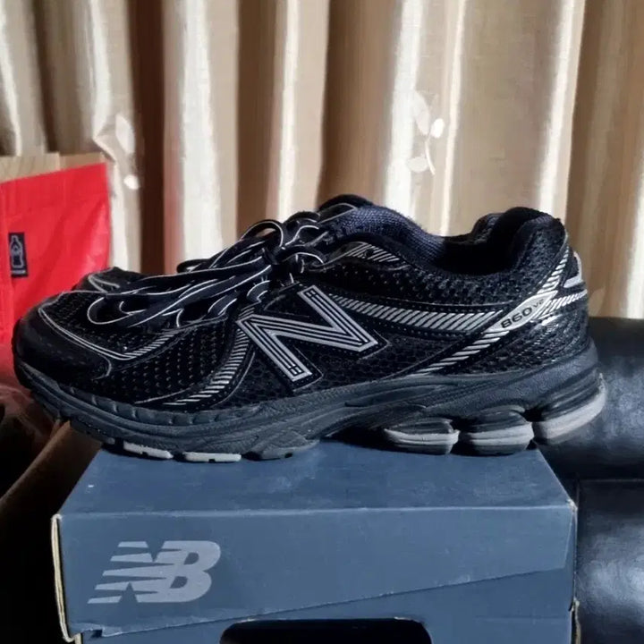 [BUNJANG] New Balance 860v2 Black Grey 275 / 뉴발란스 860v2 블랙 그레이 275