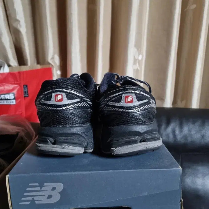 [BUNJANG] New Balance 860v2 Black Grey 275 / 뉴발란스 860v2 블랙 그레이 275