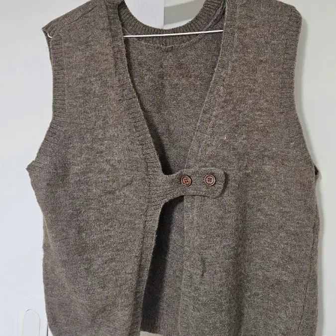 [BUNJANG] Unisex Point Knit Vest Brown / 백 포인트 니트 조끼 브라운