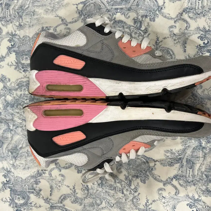 [BUNJANG] Nike Pink Sneakers / [NIKE] 나이키 운동화