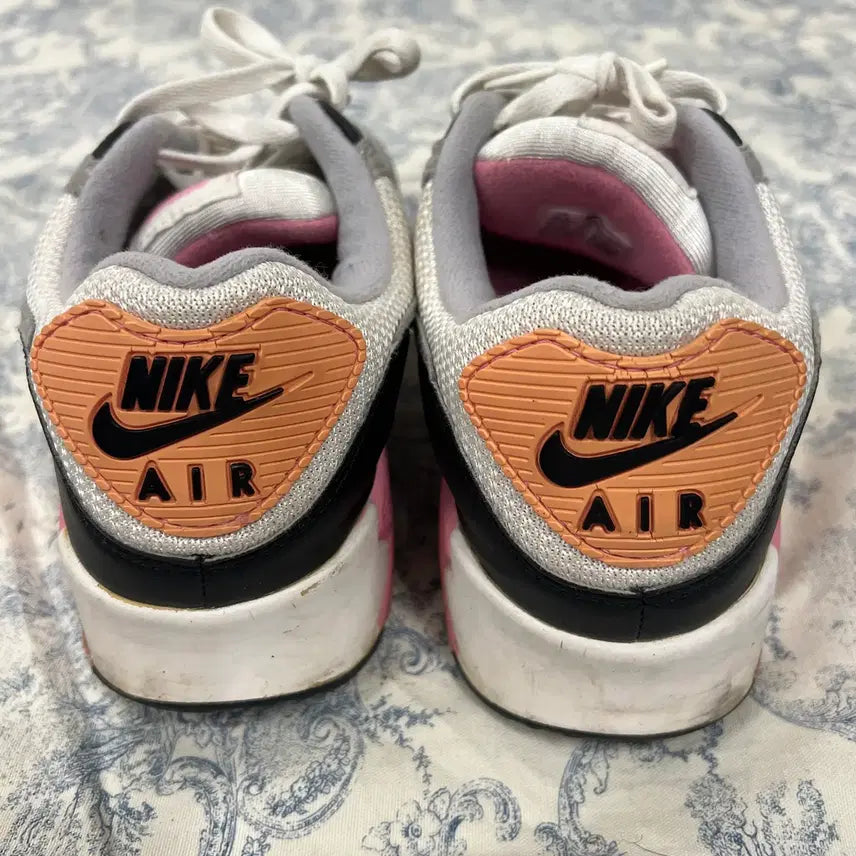 [BUNJANG] Nike Pink Sneakers / [NIKE] 나이키 운동화