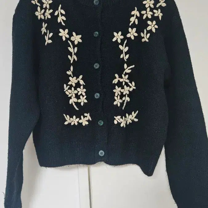 [BUNJANG] Floral Embroidered Deep Green Cardigan / 두툼한 플라워 자수 딥그린 가디건
