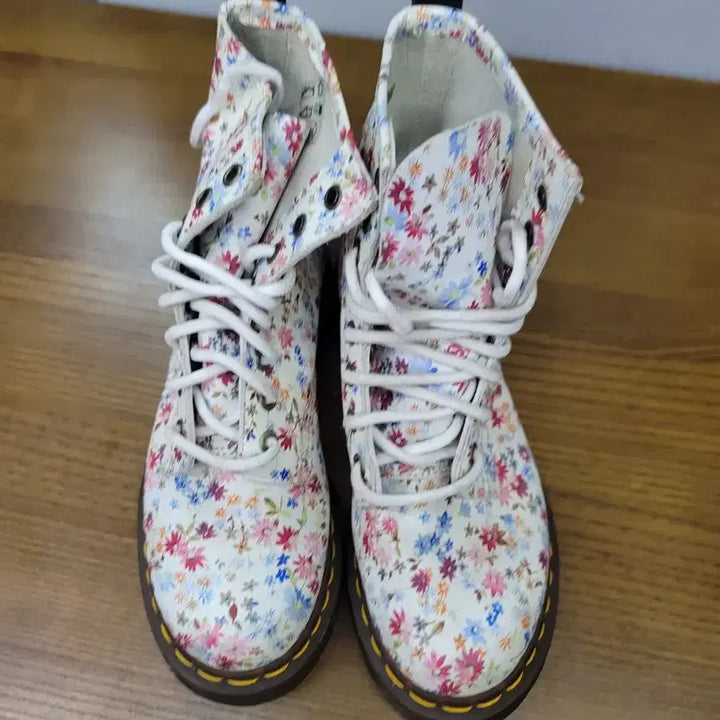 [BUNJANG] Dr. Martens Floral Print Boots / 닥터마틴 플로럴 프린트 부츠