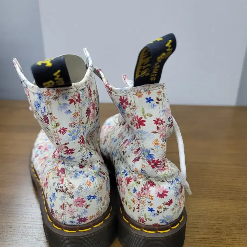 [BUNJANG] Dr. Martens Floral Print Boots / 닥터마틴 플로럴 프린트 부츠