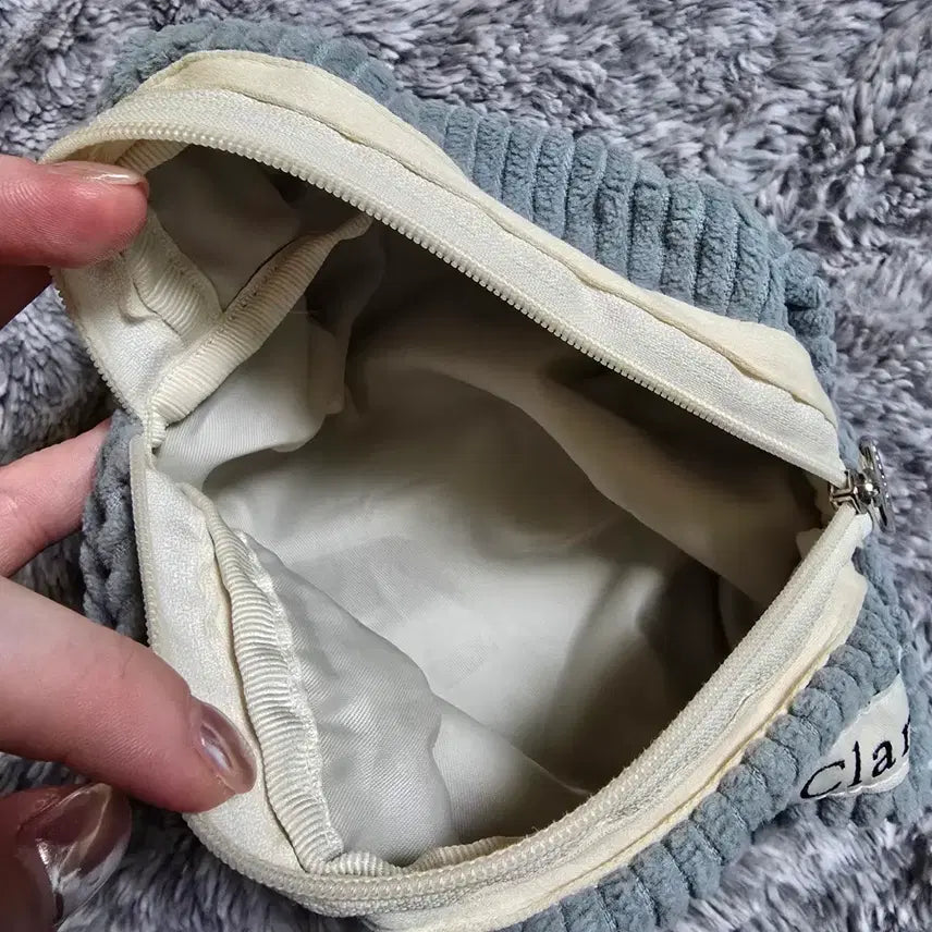 [BUNJANG] Clam Corduroy Pouch / 클램 코듀로이 파우치