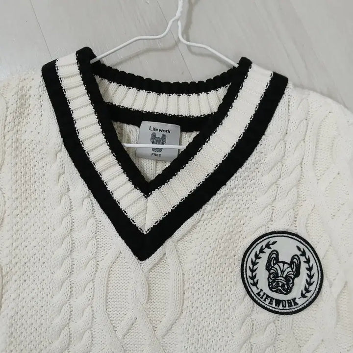 [BUNJANG] LifeWork V-Neck Cable Knit Ivory Sweater / 라이프워크 V넥 케이블 니트 아이보리 정품 105~110