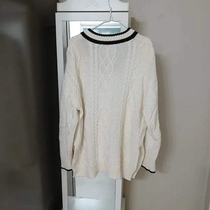 [BUNJANG] LifeWork V-Neck Cable Knit Ivory Sweater / 라이프워크 V넥 케이블 니트 아이보리 정품 105~110