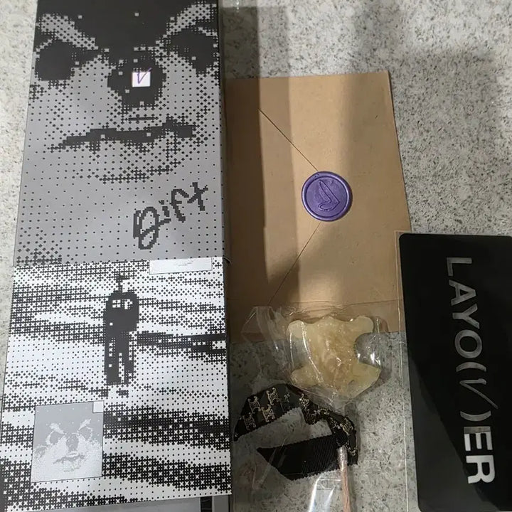 [BUNJANG] V (BTS) LAYOVER Gift Set (Bracelet + Sachet) / LAYOVER 공방 역조공 선물 세트 (팔찌 + 사쉐)