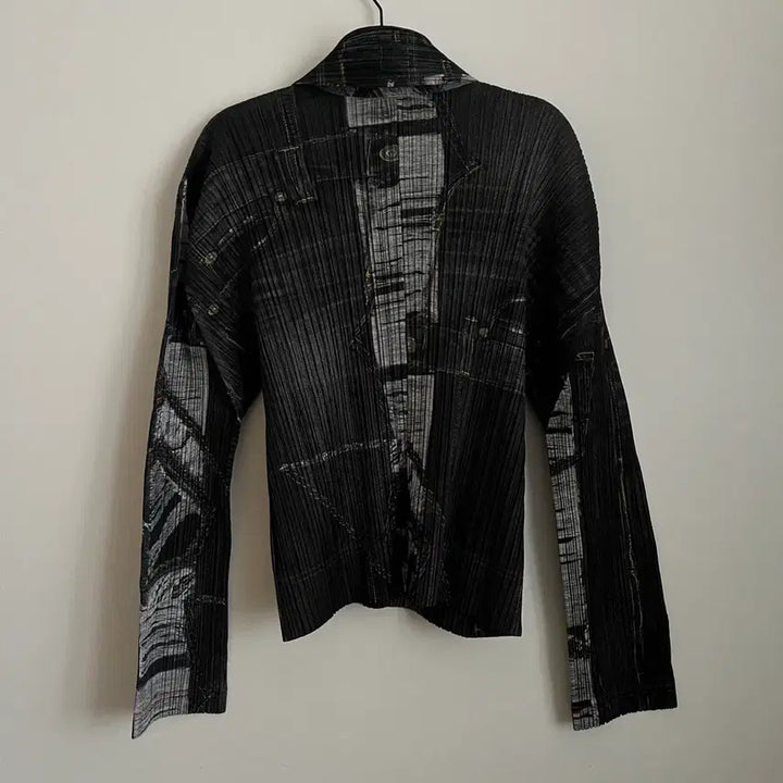 [SOLD OUT] 플리츠플리즈 이세이미야케 데님 프린트 탑