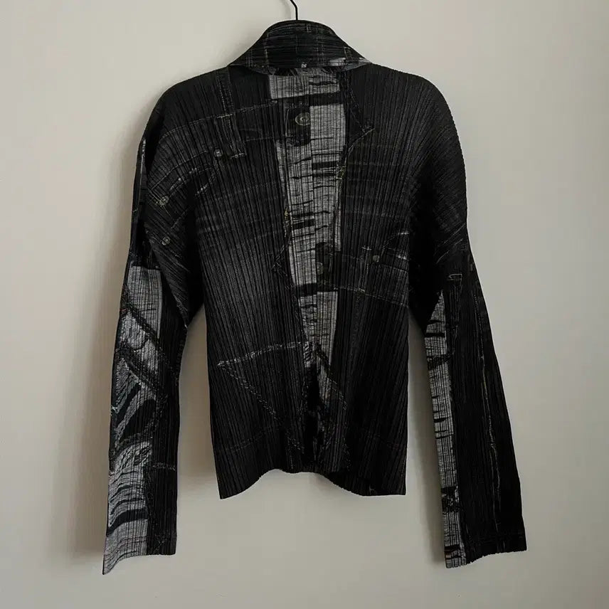 [SOLD OUT] 플리츠플리즈 이세이미야케 데님 프린트 탑