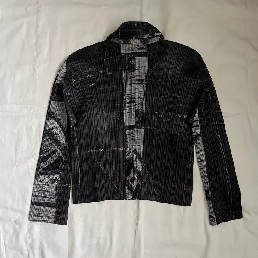 [SOLD OUT] 플리츠플리즈 이세이미야케 데님 프린트 탑