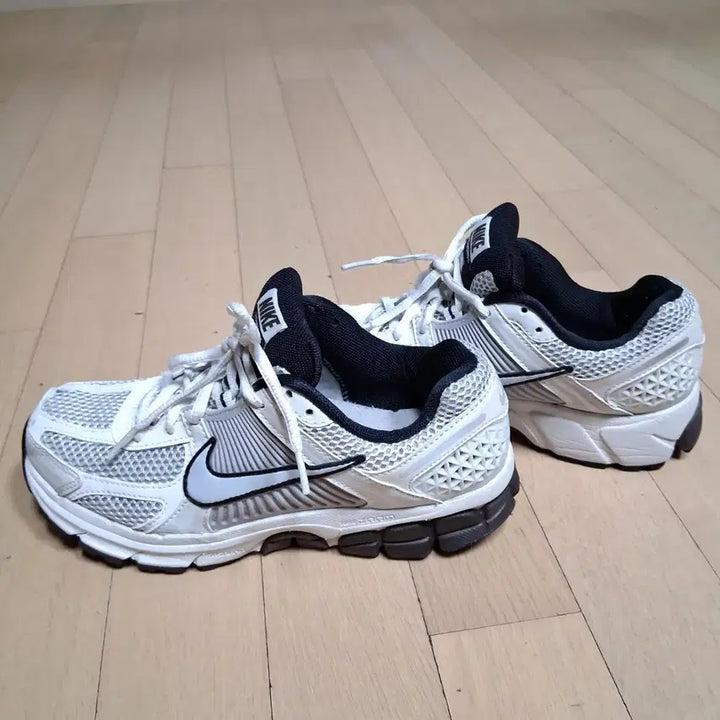 [BUNJANG] Nike Zoom Vomero Metallic Silver Size 245 / 나이키 줌보메로 메탈릭실버 사이즈245 판매해요