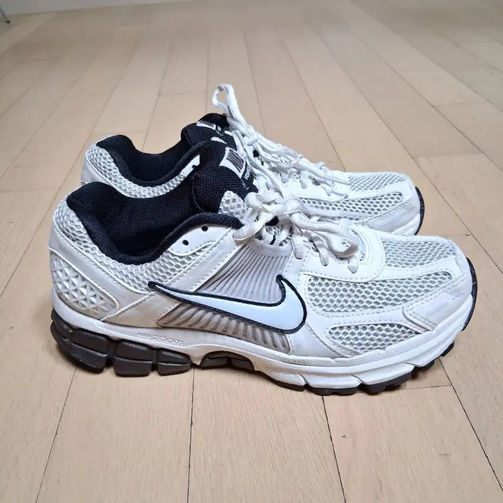 [BUNJANG] Nike Zoom Vomero Metallic Silver Size 245 / 나이키 줌보메로 메탈릭실버 사이즈245 판매해요