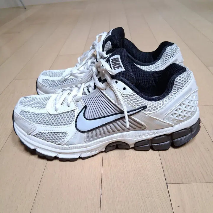 [BUNJANG] Nike Zoom Vomero Metallic Silver Size 245 / 나이키 줌보메로 메탈릭실버 사이즈245 판매해요