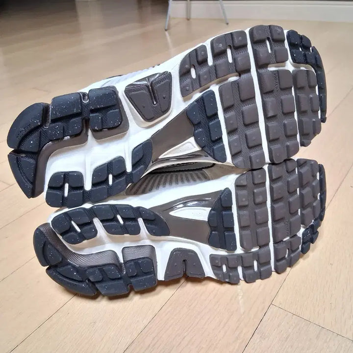 [BUNJANG] Nike Zoom Vomero Metallic Silver Size 245 / 나이키 줌보메로 메탈릭실버 사이즈245 판매해요