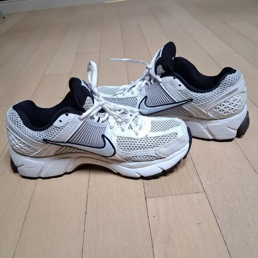 [BUNJANG] Nike Zoom Vomero Metallic Silver Size 245 / 나이키 줌보메로 메탈릭실버 사이즈245 판매해요