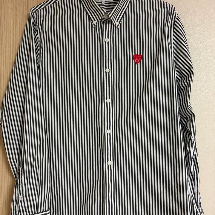 [BUNJANG] Topten Stripe Heart Embroidered Shirt / 탑텐 스트라이프 하트 자수 셔츠 100